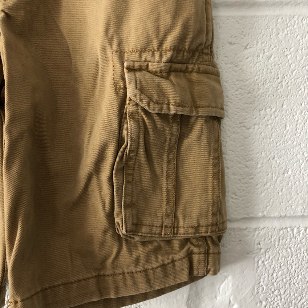 Cat & Jack khaki cargo shorts six: 8 - Picture 3 of 8